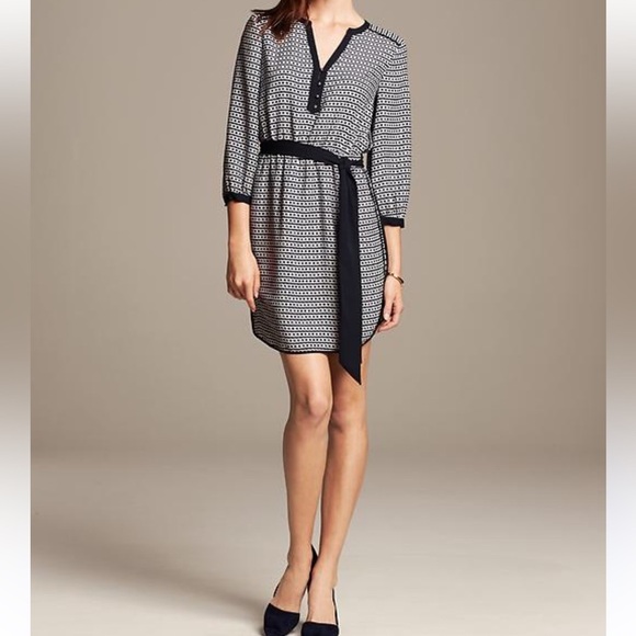 Banana Republic Dresses & Skirts - Banana Republic Geometric Chain Print Shirtdress Black and White - Size 10